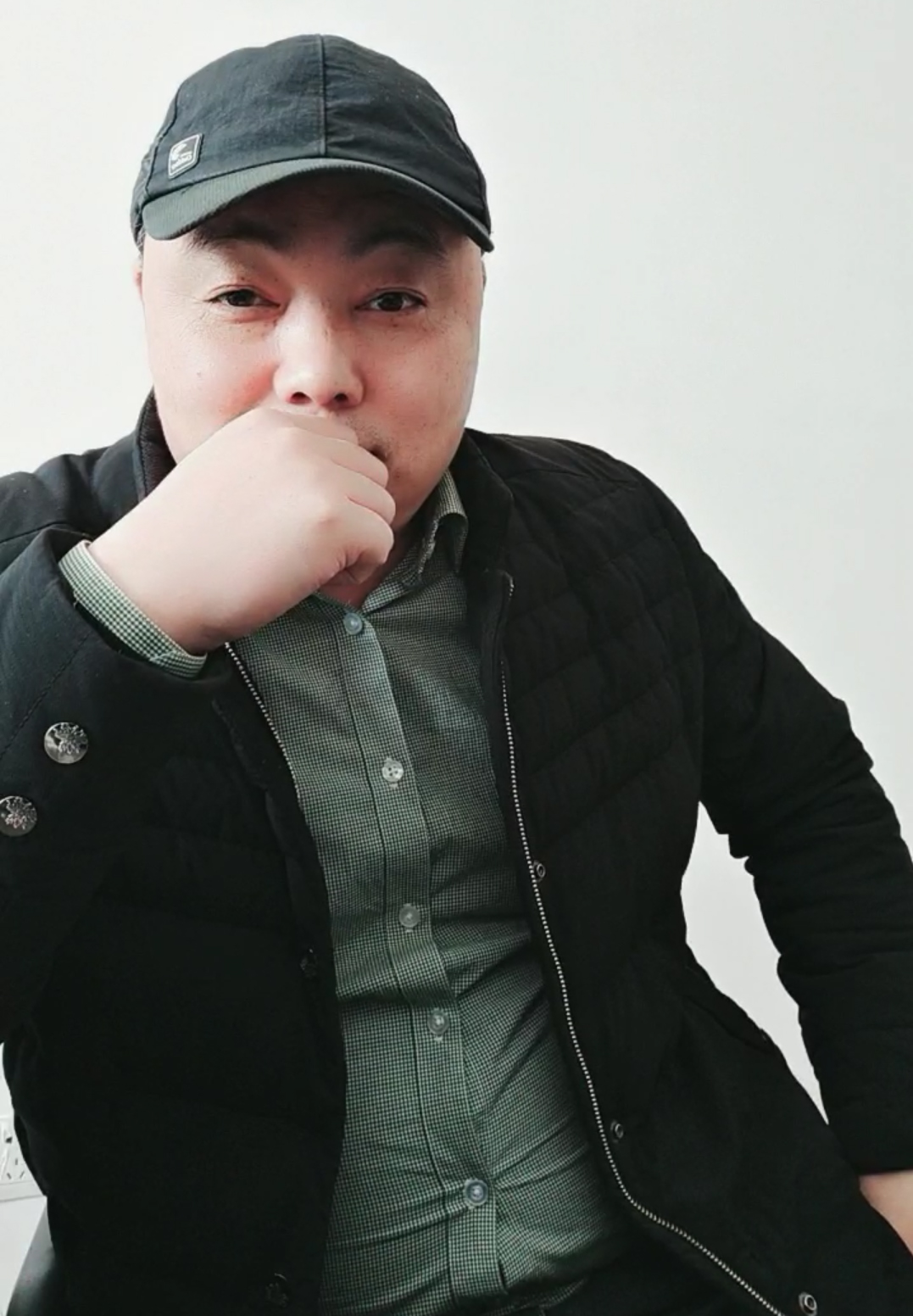 喜欢音乐创作,曾经创作了风靡齐鲁大地的《莱芜二妮子和桓台狗蛋子》