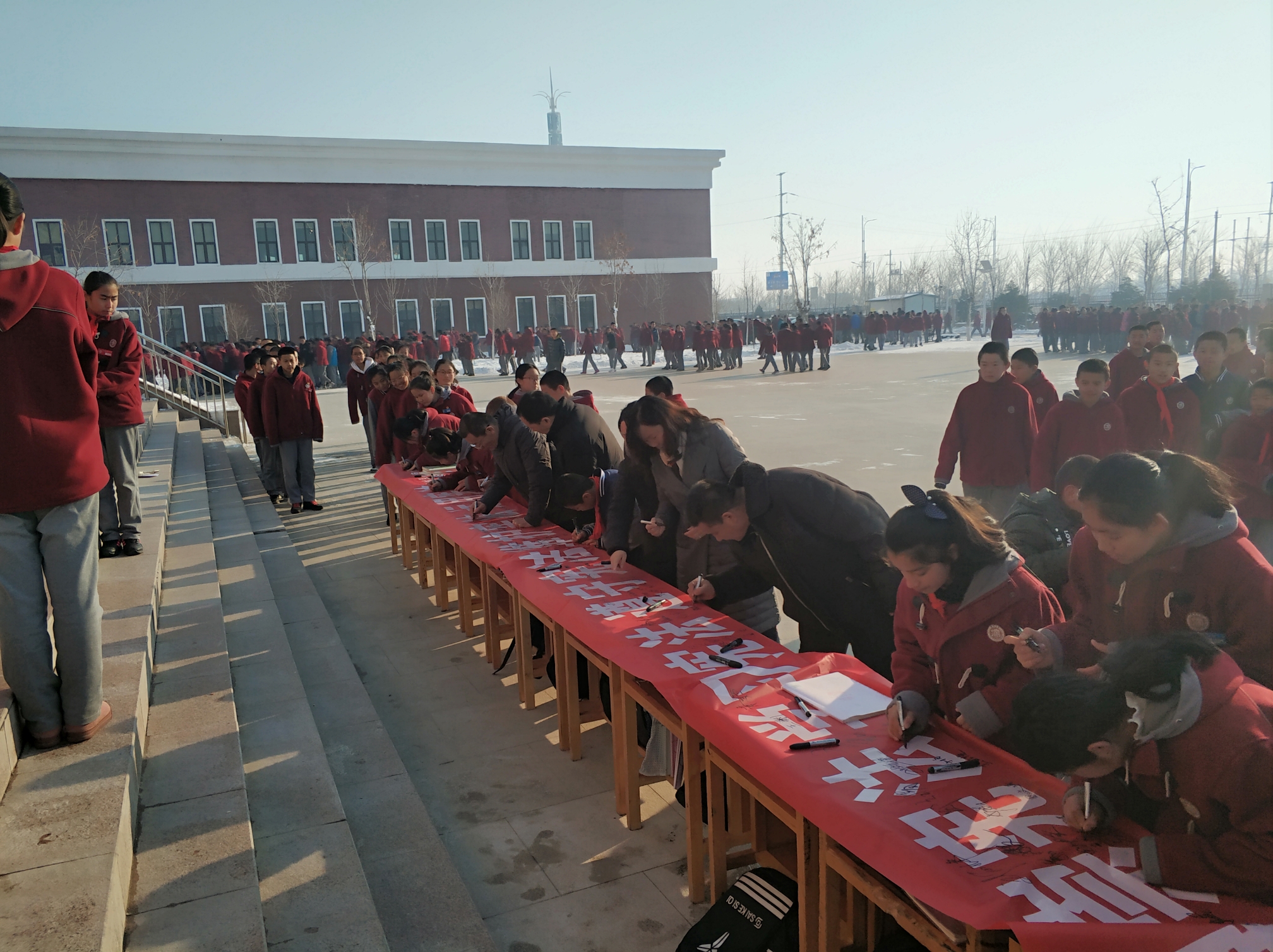 霍城县瞻德中学尊崇宪法学习宪法维护宪法运用宪法主题升旗活动