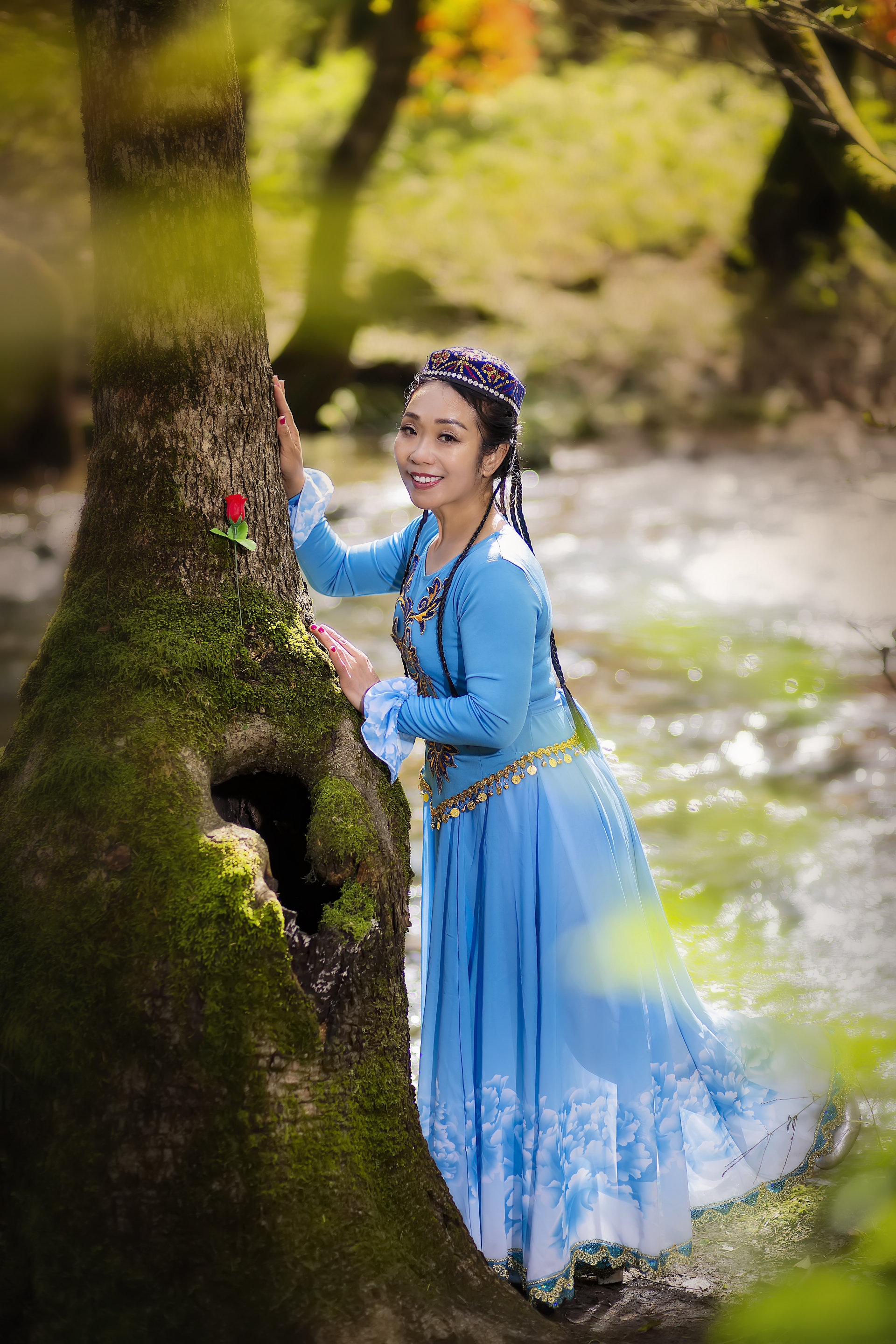 原创首发美丽的新疆姑娘畅游枫乡