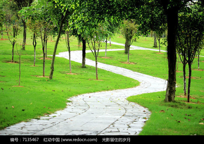 歌曲:弯弯的小路演唱:平安是福
