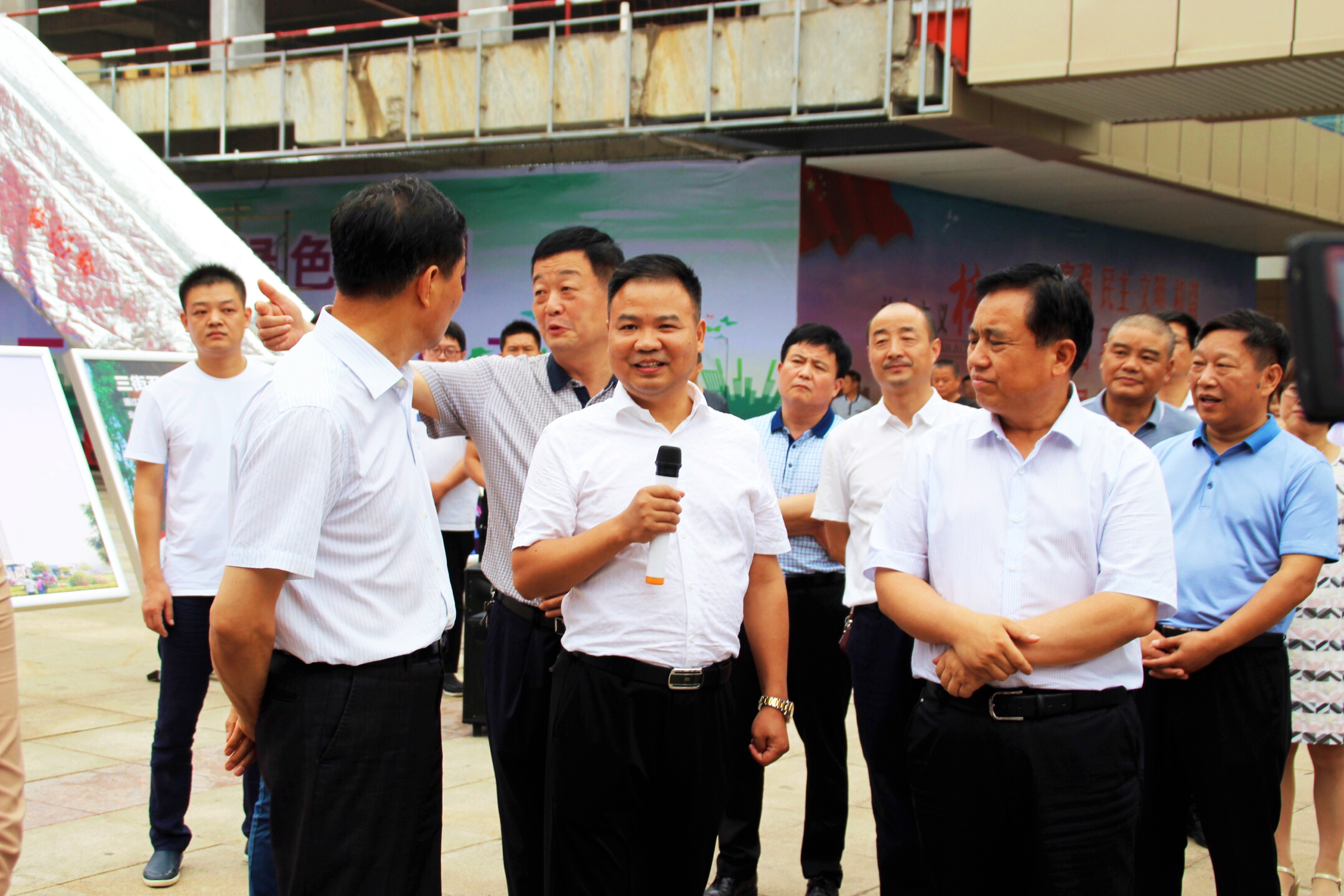 安阳头条安阳市四大班子领导到万洋国际广场观摩考察