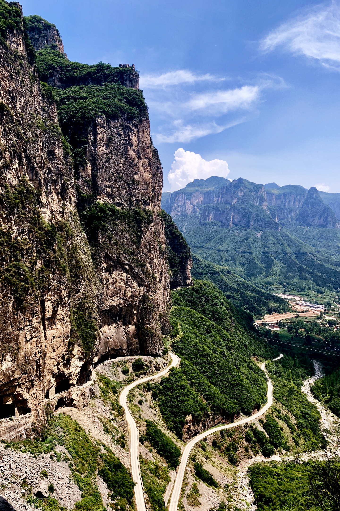 锡崖沟挂壁公路