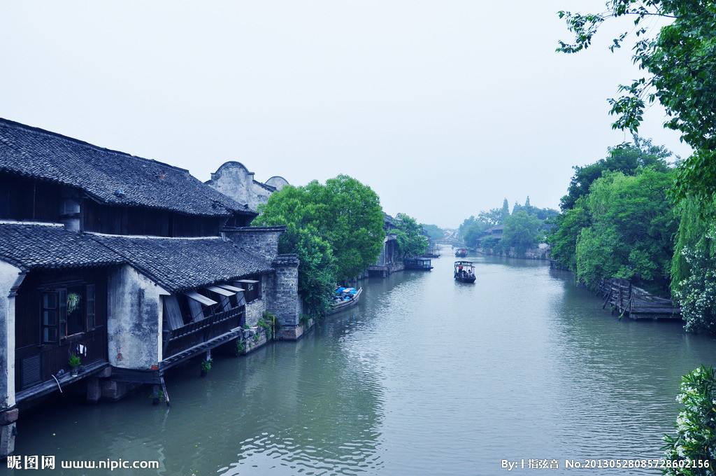 等你在雨中的江南作者月泊西湄朗诵雨瞳习羽