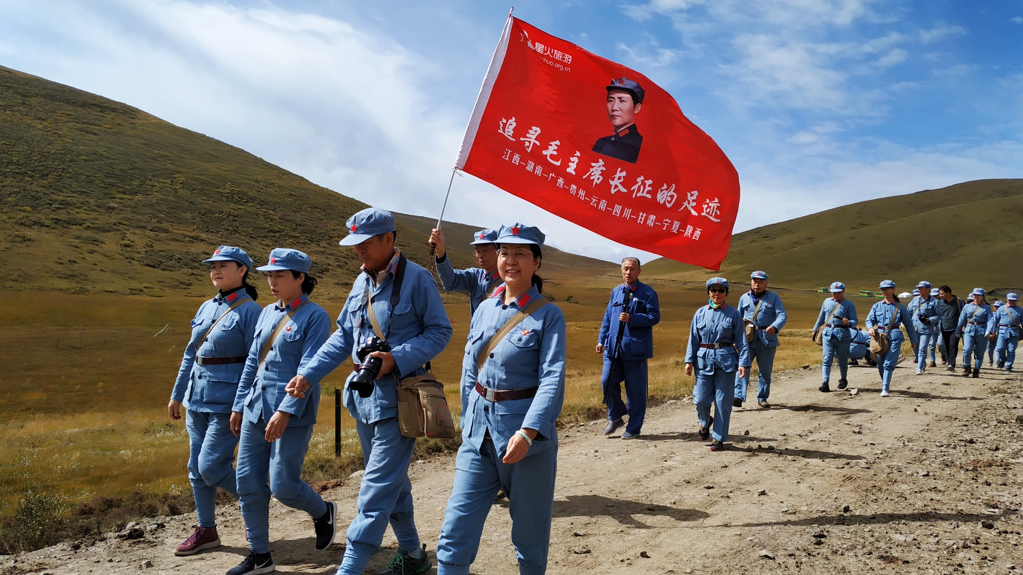 过草地历生死革命理想高于天