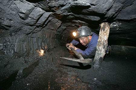 井下挖煤出煤炭图片来源网络