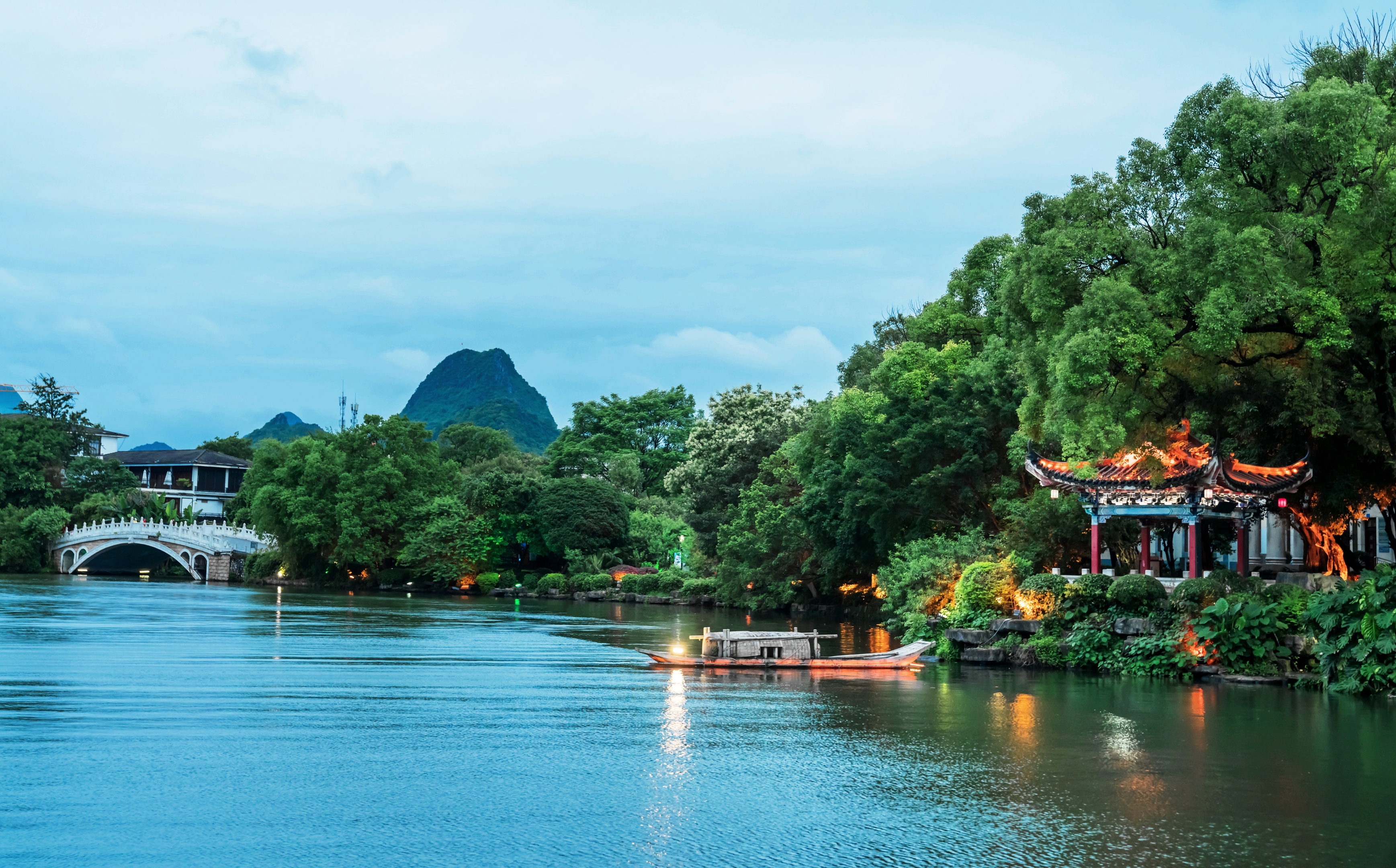 桂林杉湖,夜景惹人醉.