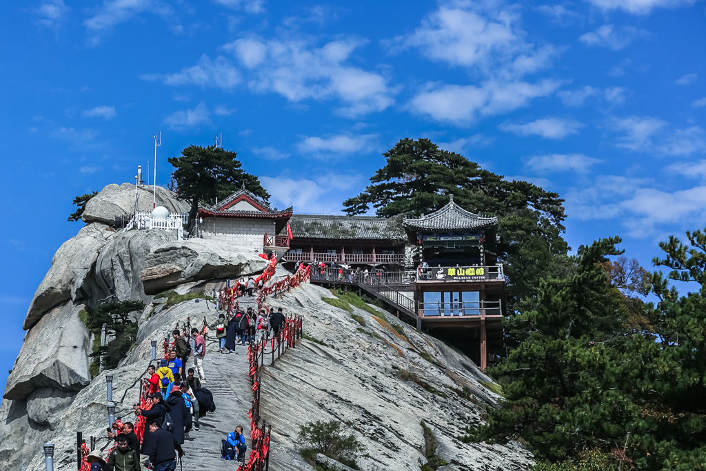 华山,古称"西岳",雅称"太华山",中国著名五岳之一,是中华文明的