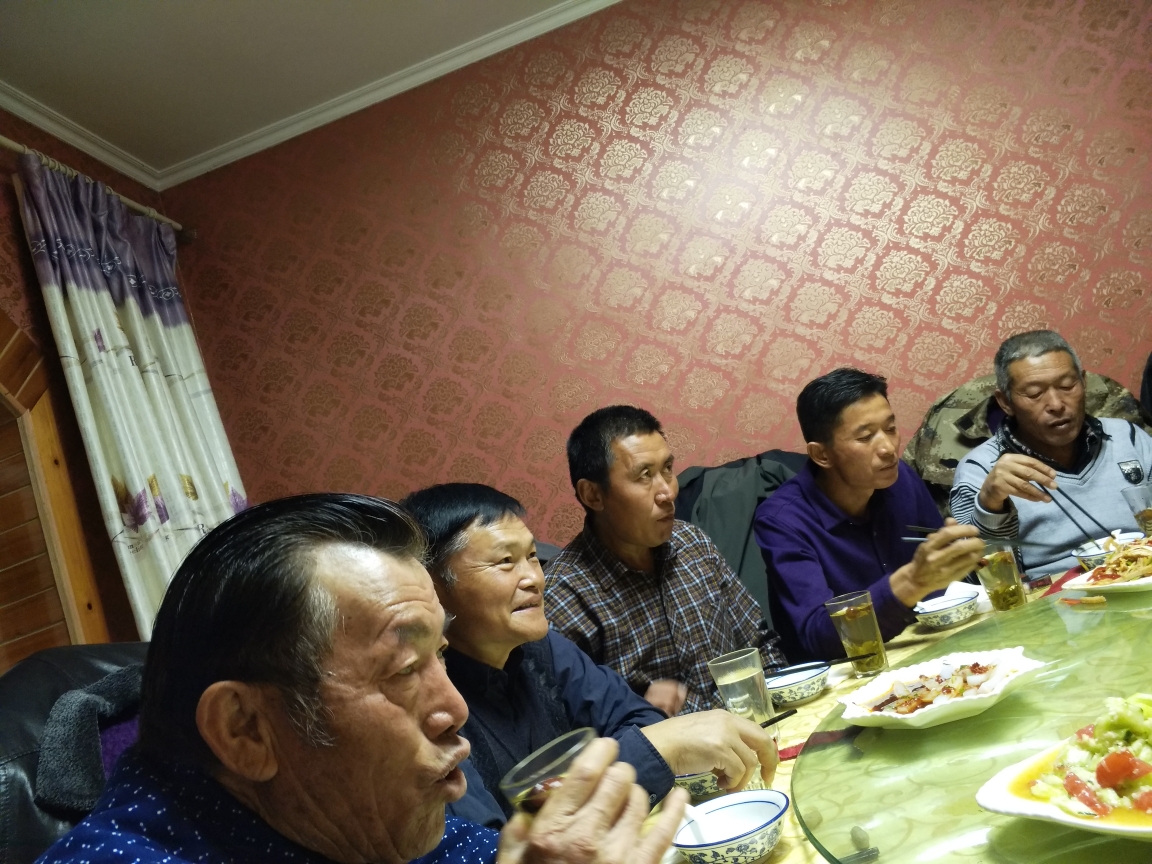 右3王爱华,泗阳王集街人右1张峻,婆家泗阳庄圩街人,公公汪立东(医生).