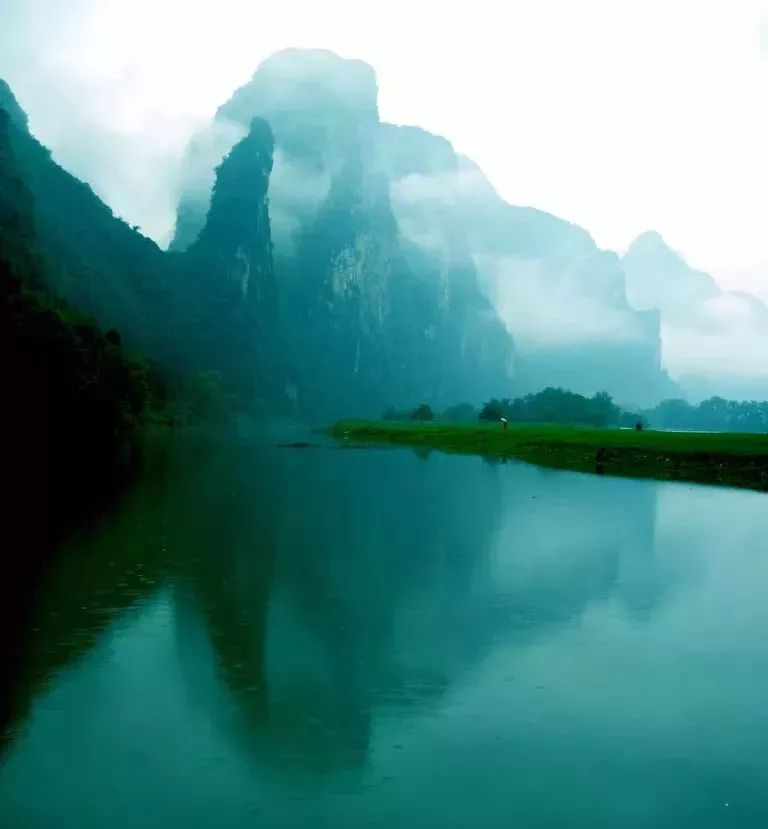 天青色等烟雨而我在等你