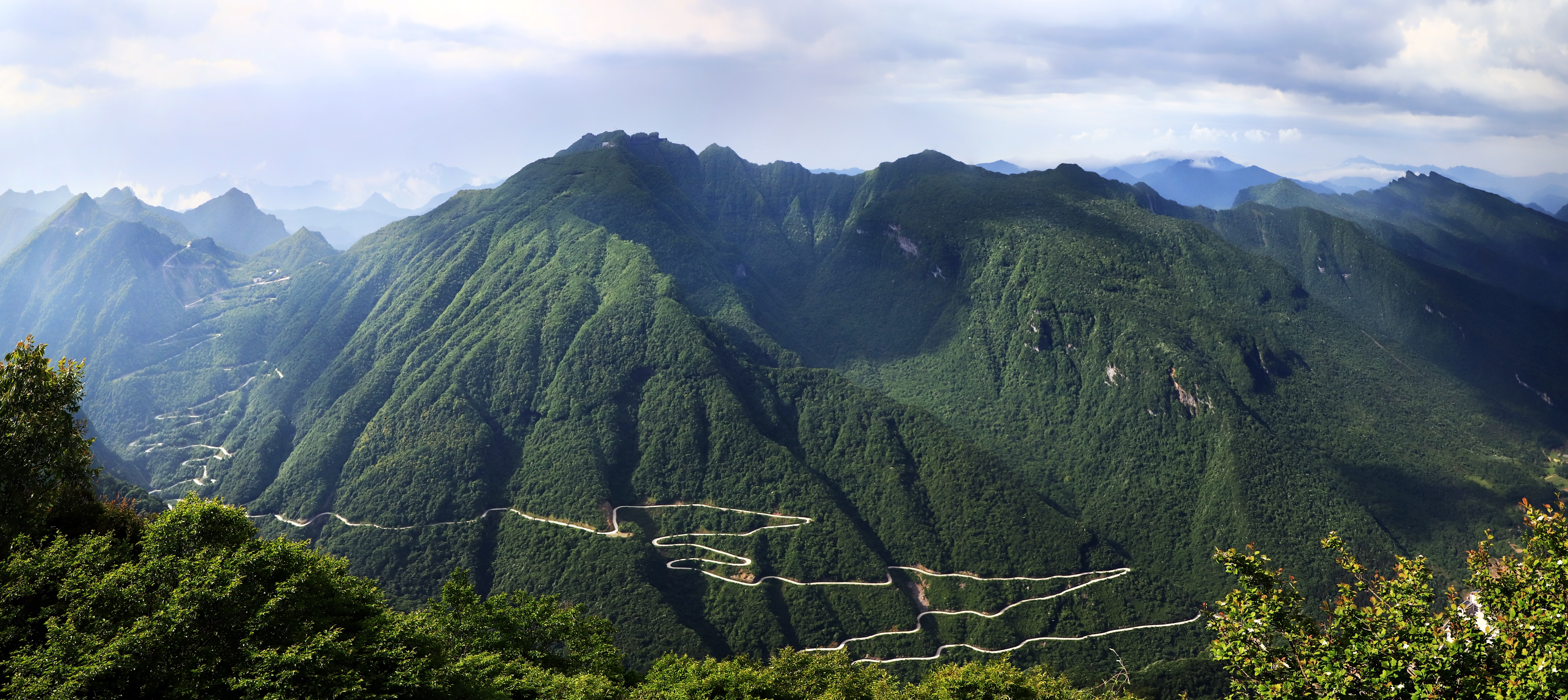 首发汉中龙头山风光