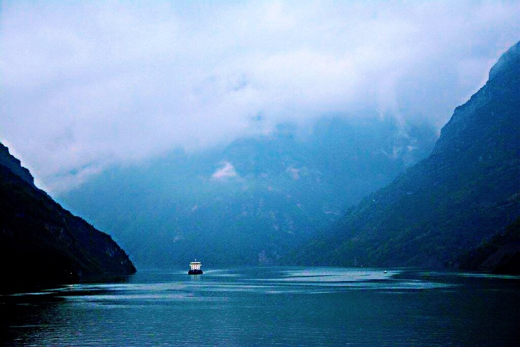《三峡》 作者 郦道元