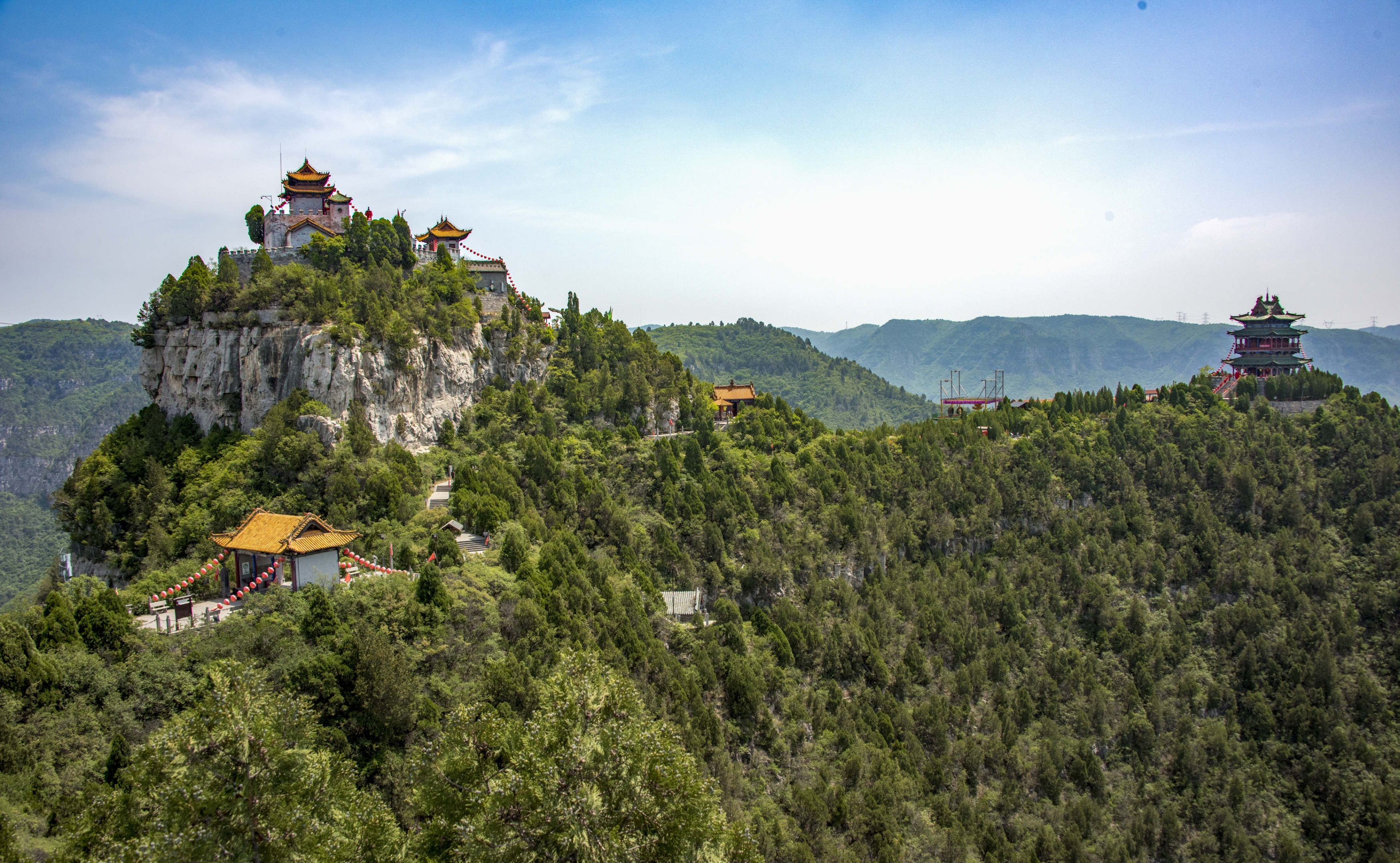 珏山景区地处太行山脉,主峰海拔973米,位于晋城市区东南13公里