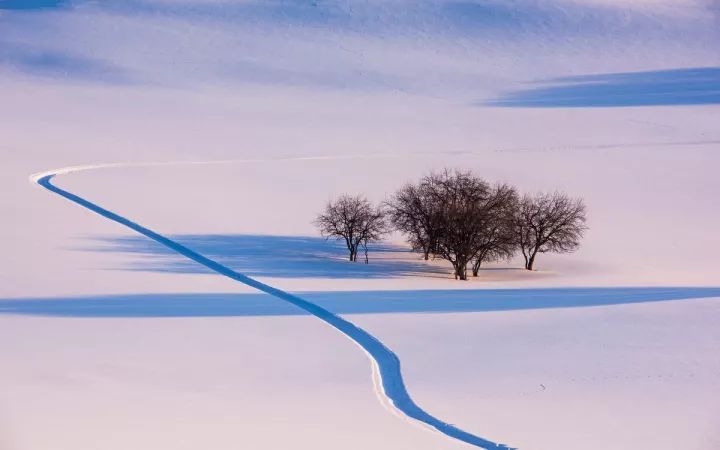 一边让风雪之路变成坦途