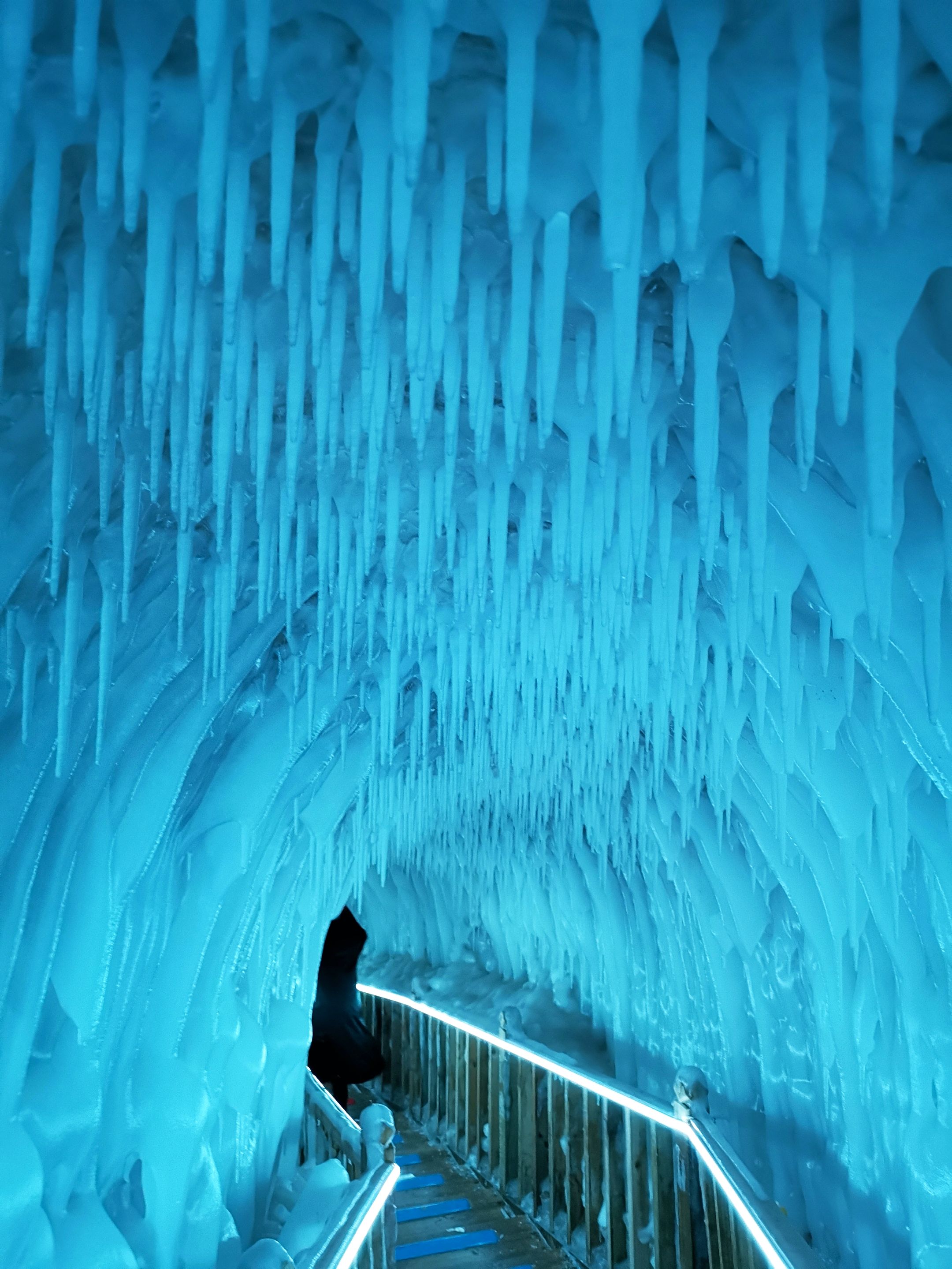 山西云丘山冰洞群是世界三大冰洞奇观之一,是目前国内规模最大的自然