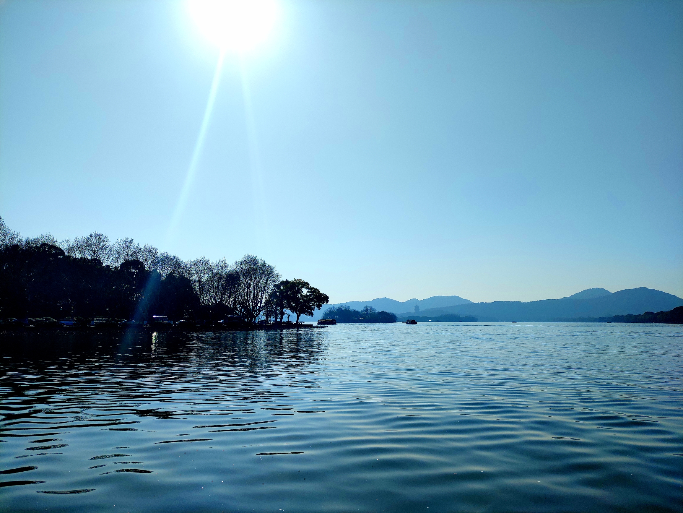 宋                   水光潋滟晴方好,                 山色空蒙