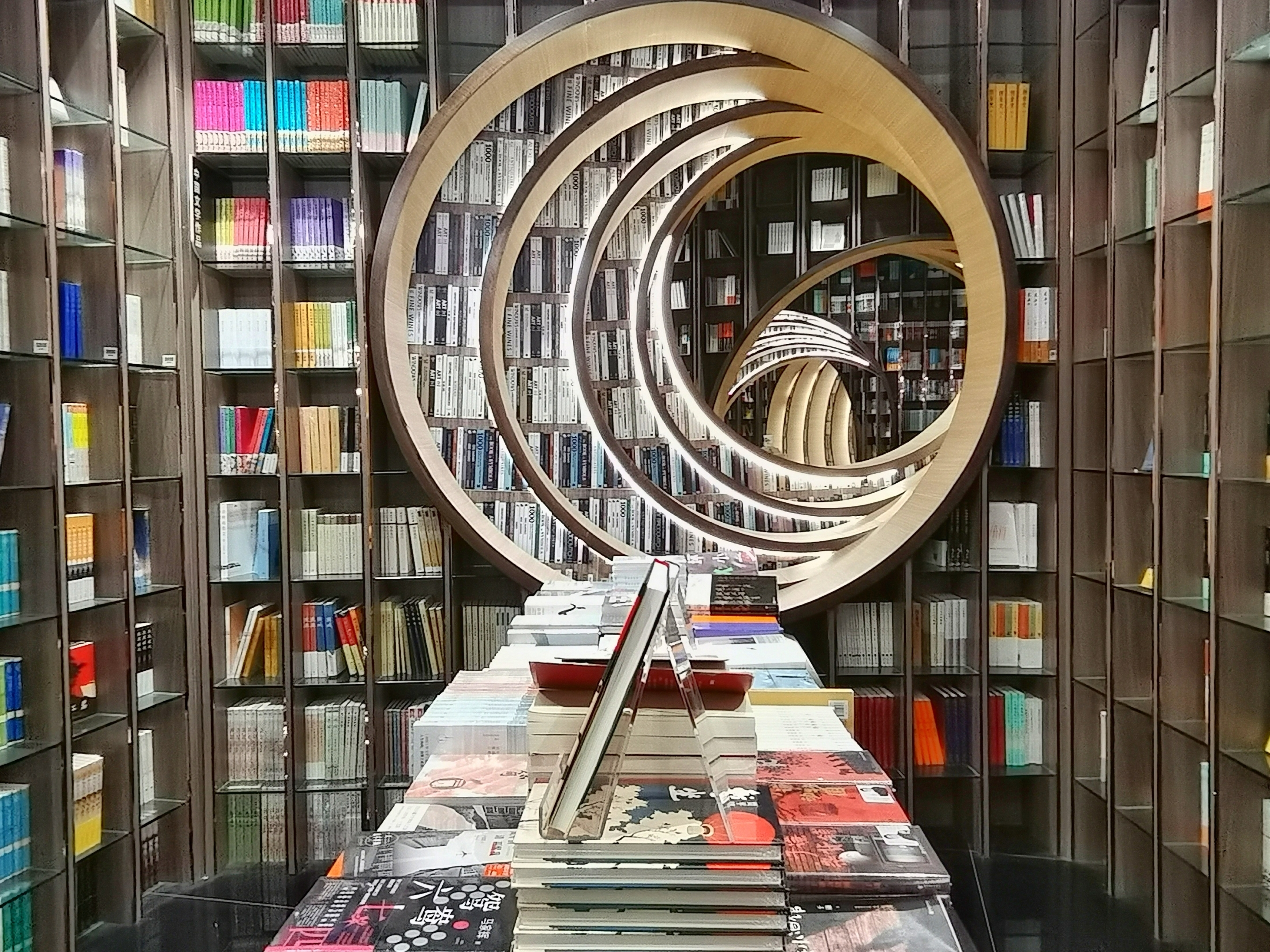 慕名来到位于北京市西单老佛爷百货的(钟书阁)书店,这是"中国最美