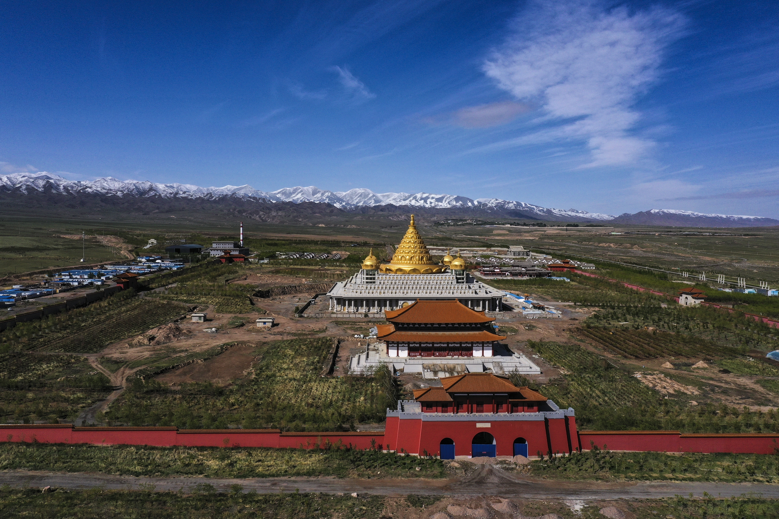 骊靬古城,又名"犁靬古城",在甘肃省永昌县今焦家庄乡者来寨,始建