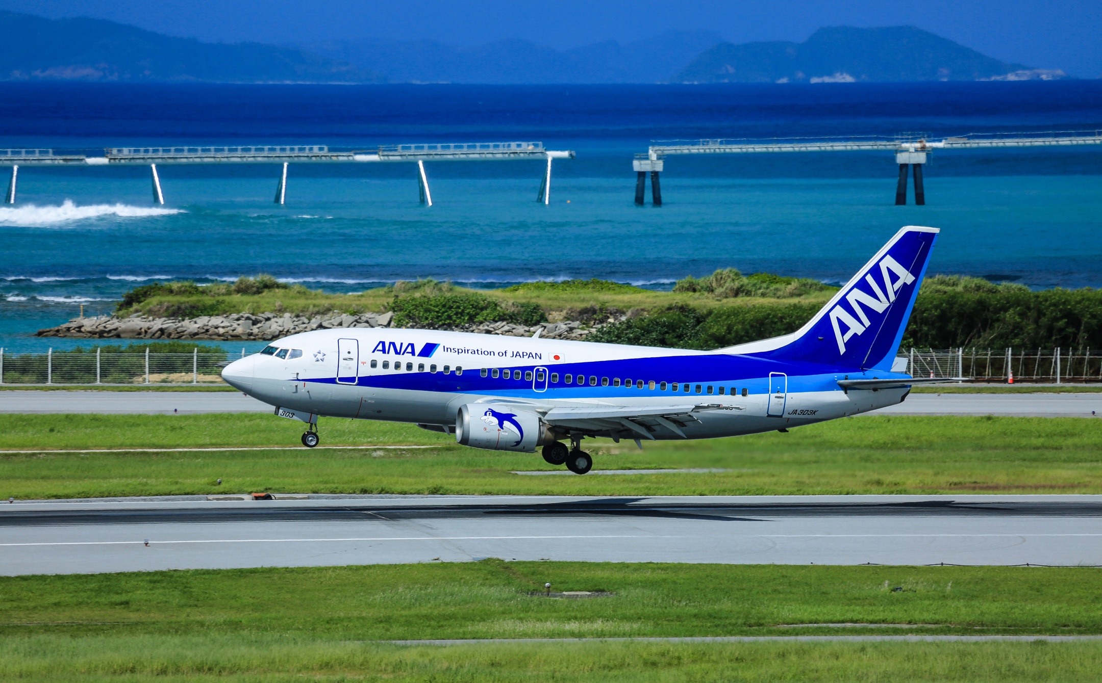 全日本空输(ana全日空)波音737型客机.