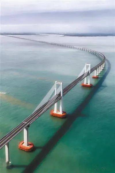 [4] 南澳大桥西起汕头市澄海区莱芜围,上跨后江湾海峡,东至南澳岛环岛