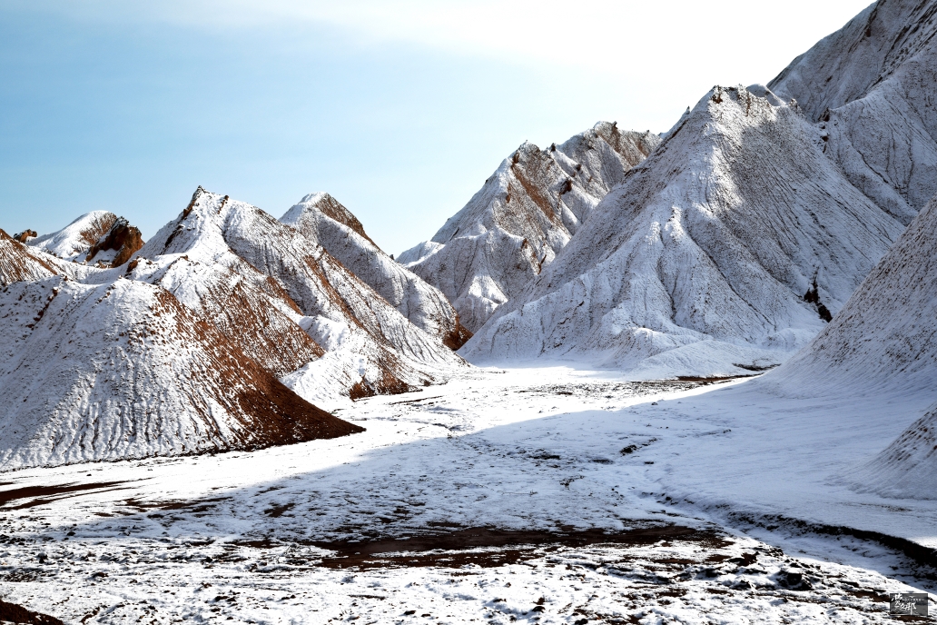 阿克苏拜城县雅丹地貌黑英山红丹霞3