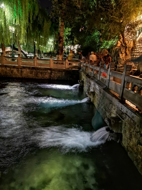 黑虎泉夜景五月黑虎泉四月趵突泉公园大门三月济南护城河二月济南绿地