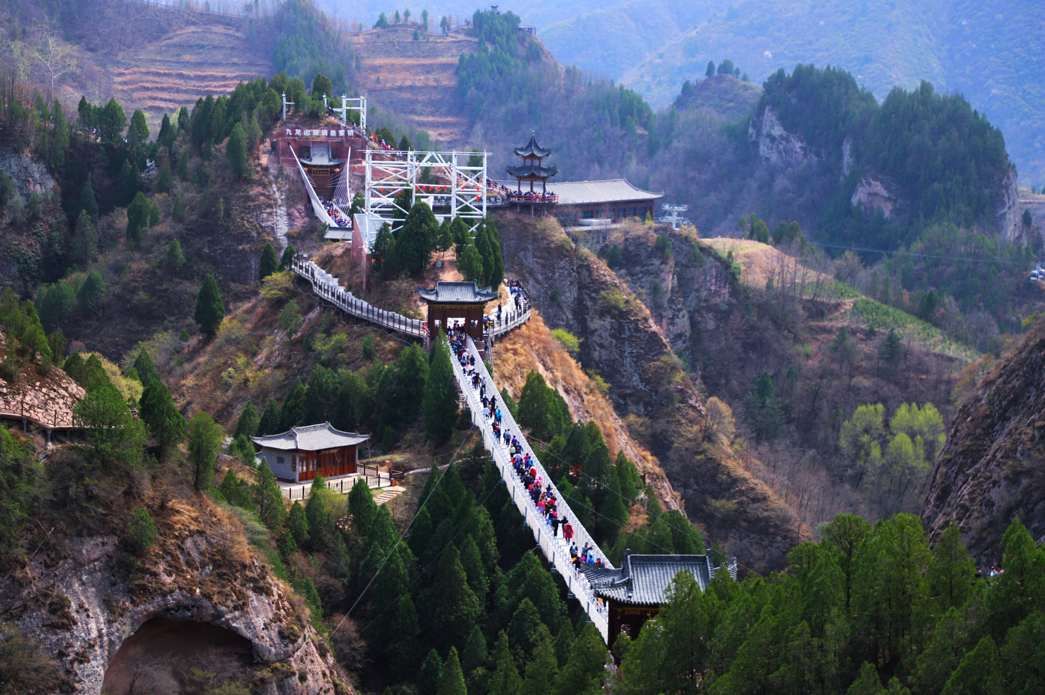 再次跟随礼县去哪儿旅行社上九龙山观景