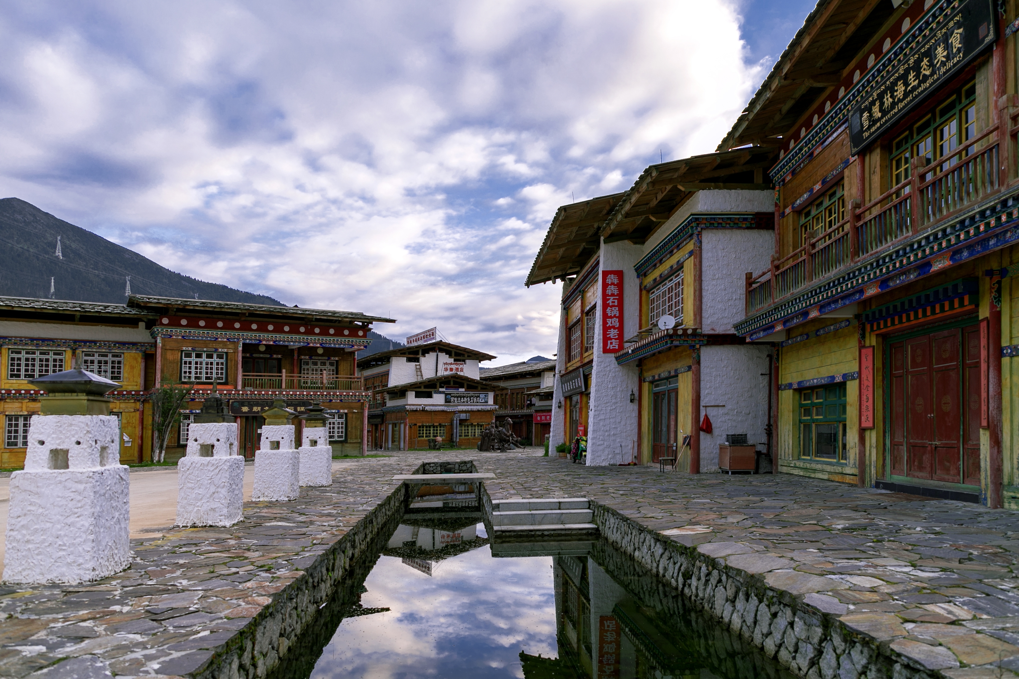 西藏鲁朗小镇首发
