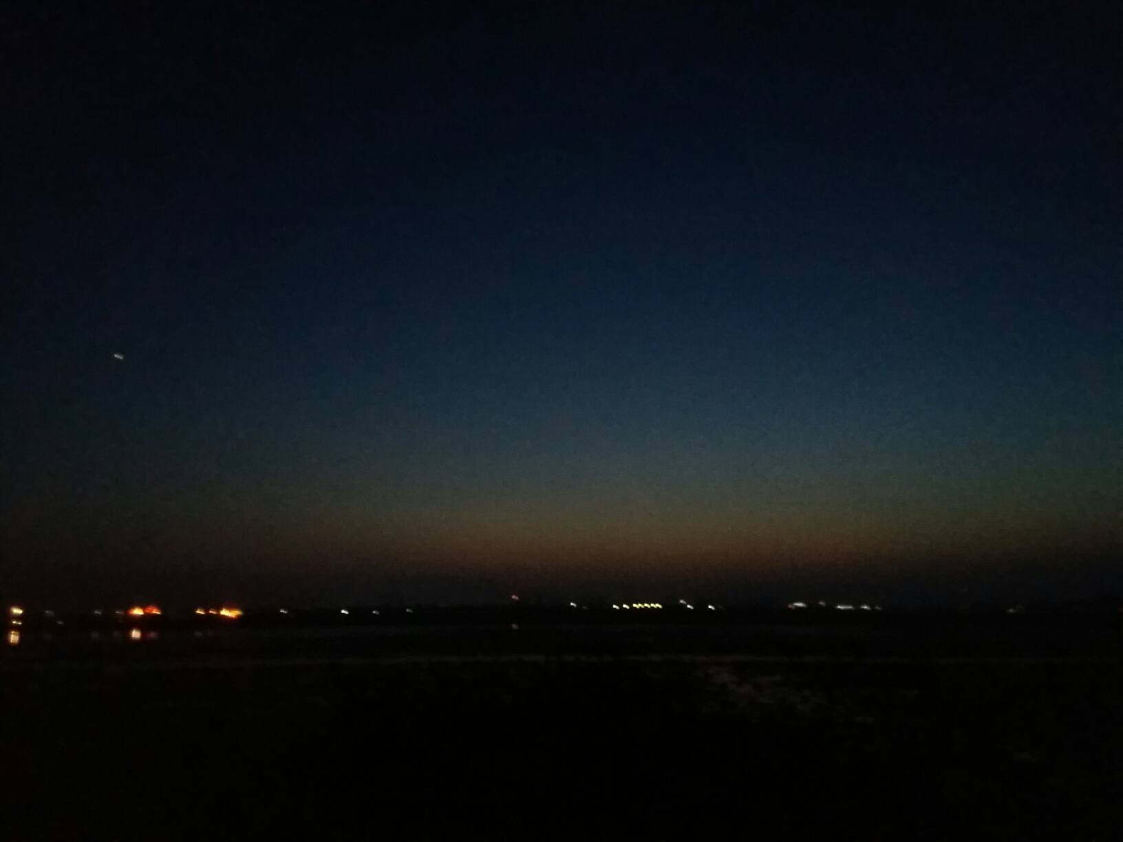 淮阳东湖夕阳照,夜色美景君不知