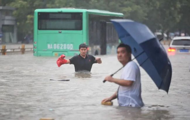 河南挺住!洪水无情人有情!