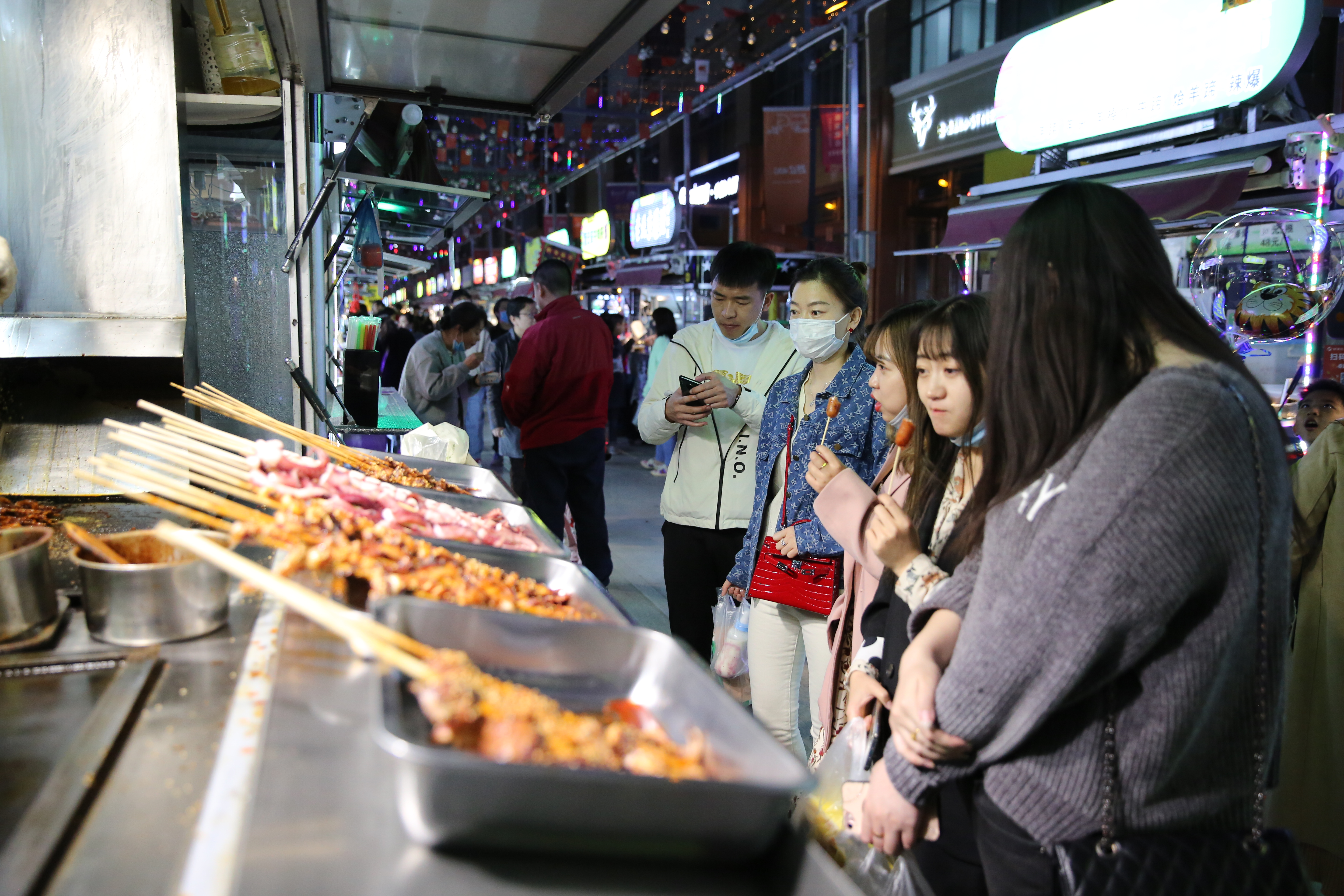 银川最年轻的夜市:鼓楼尚街夜市