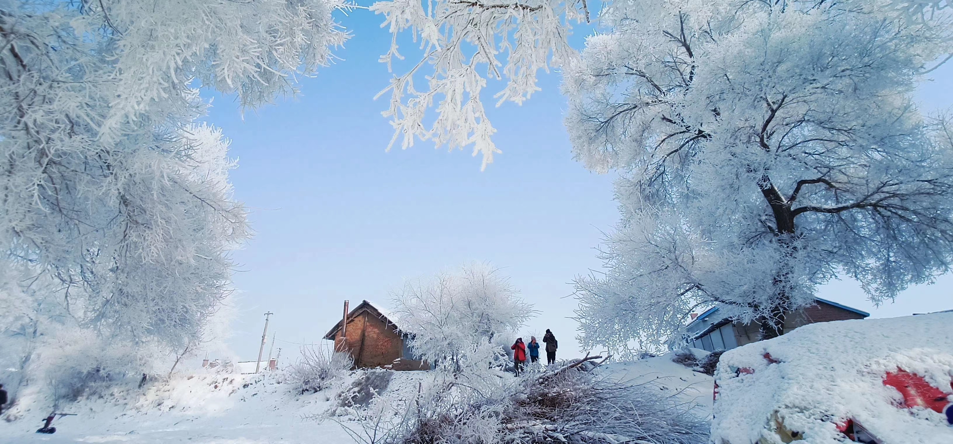 仙山雪影