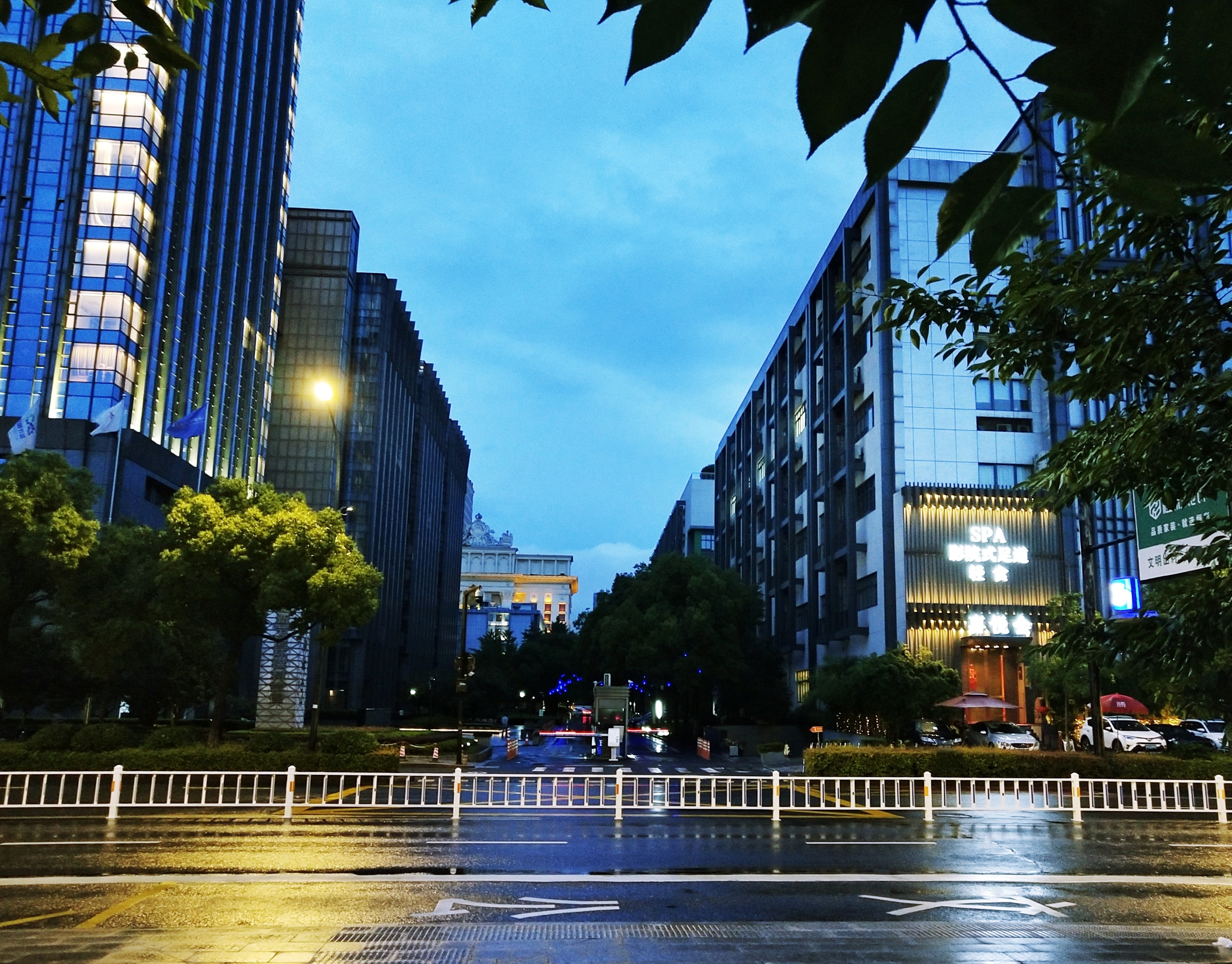 雨天街景(首发)