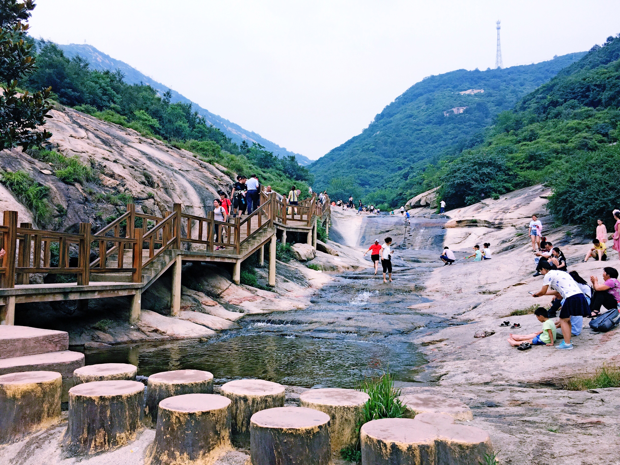 锦瀑景观亭蚌潭老龙潭翠潭金龟揽月石川景区四季各有看点:春有花,金黄