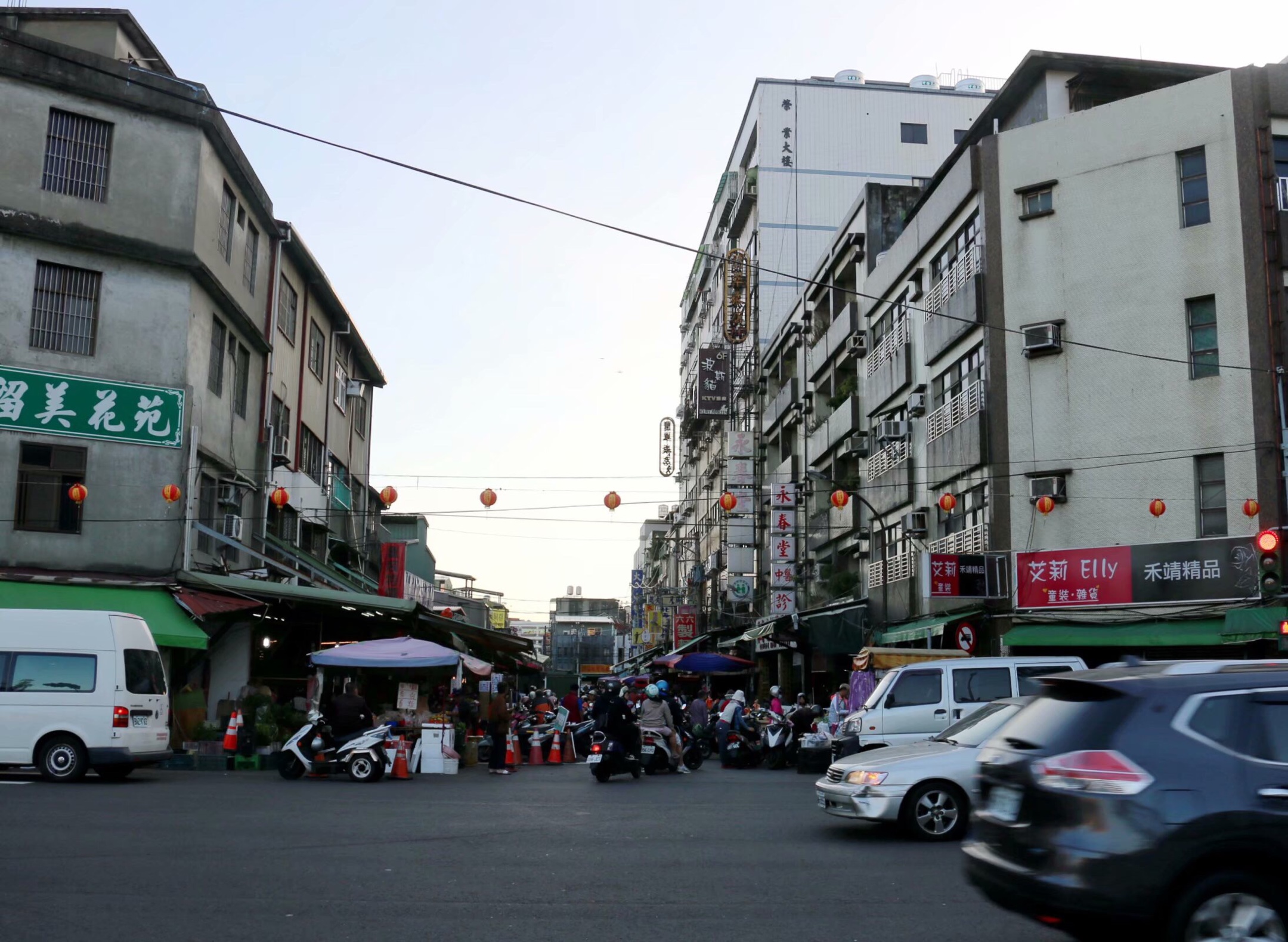 台湾之旅桃园市街景桃企大饭店