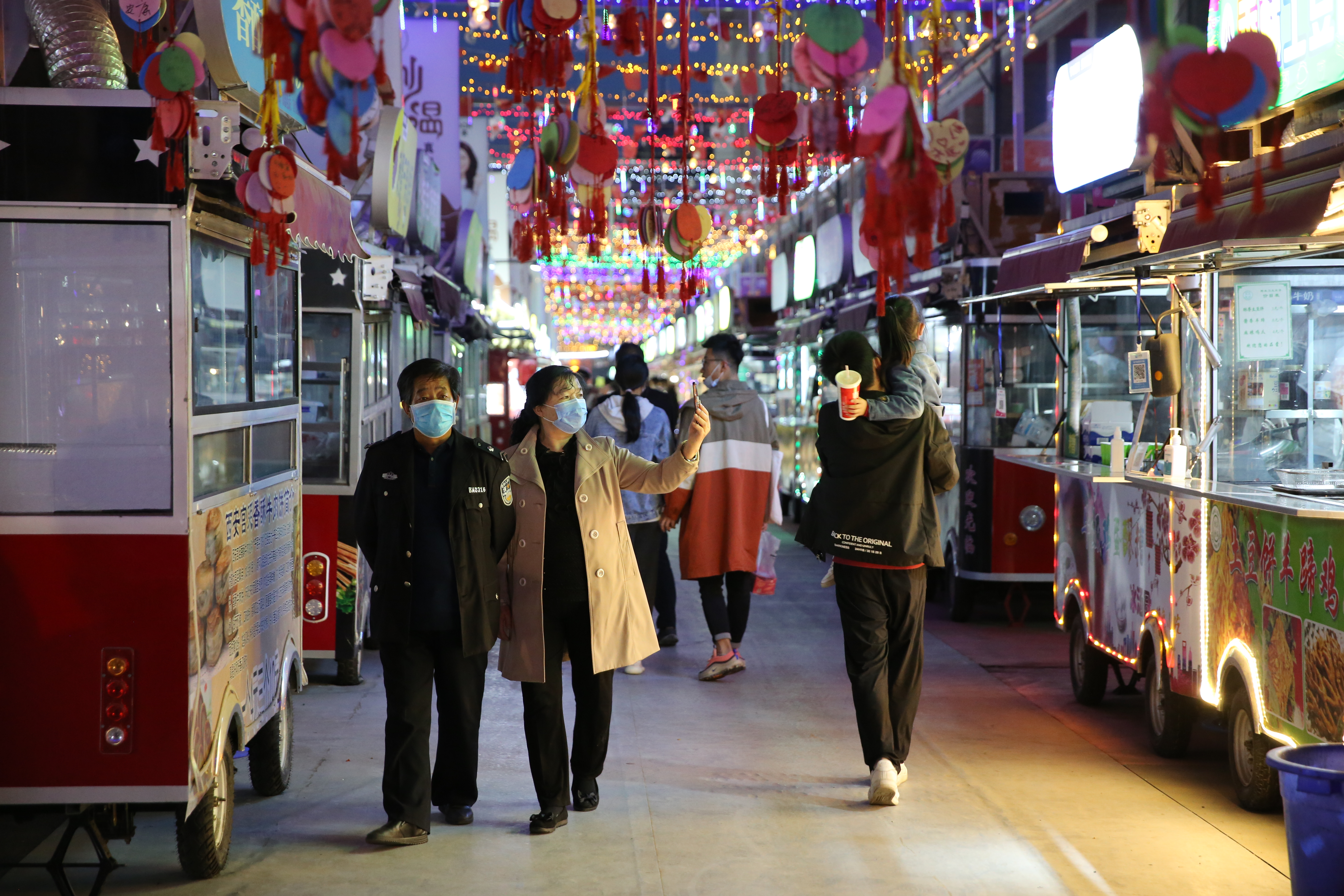 银川最年轻的夜市:鼓楼尚街夜市