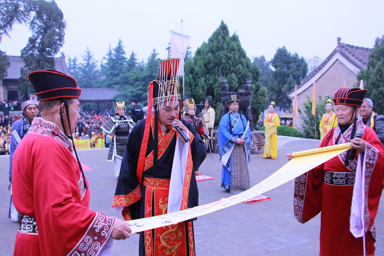 尤其在后土圣母诞辰之日(农历三月十八)和十月初五庙会期间,善男信女