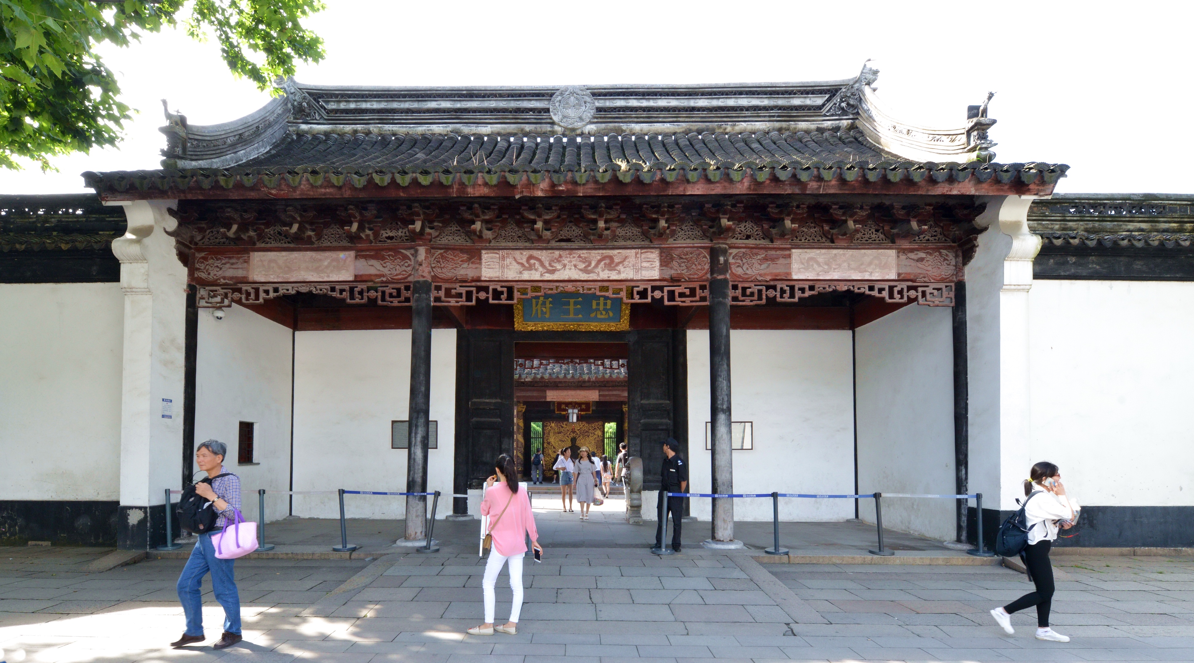 忠王府是原来苏州博物馆的正门,现在是苏州博物馆的出口处.