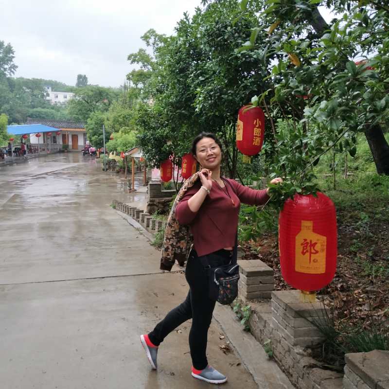 恰逢立夏日户外徒步行,一十二公里谈笑风雨中.