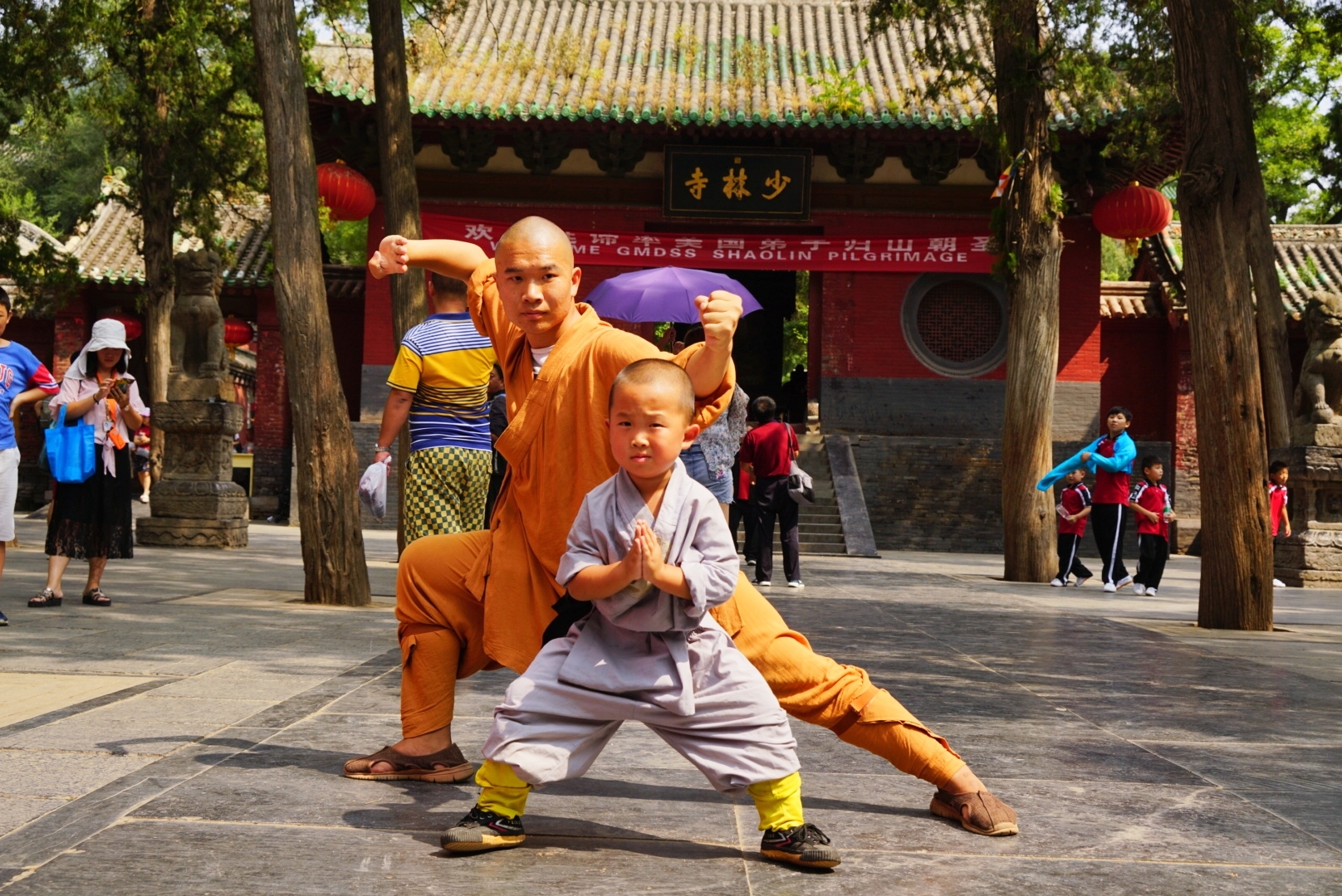 少林寺开始习武延波每天带着徒弟出门习武延波师傅把小石头当自己的