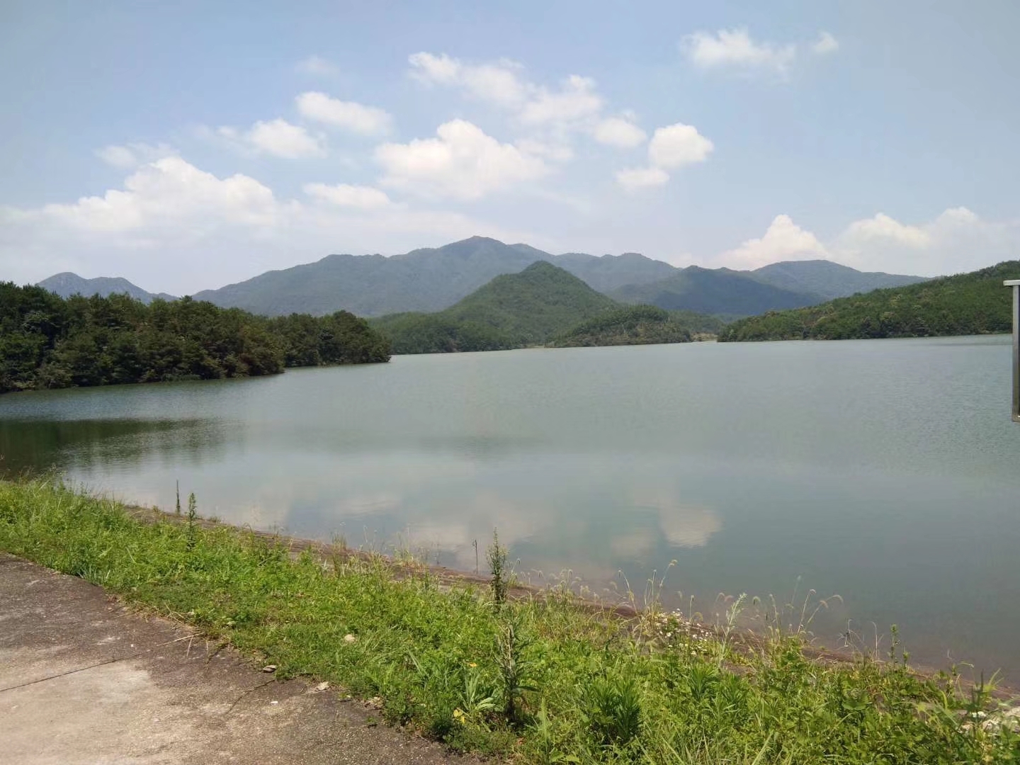 江西贵溪泗沥镇北的刘家垅水库
