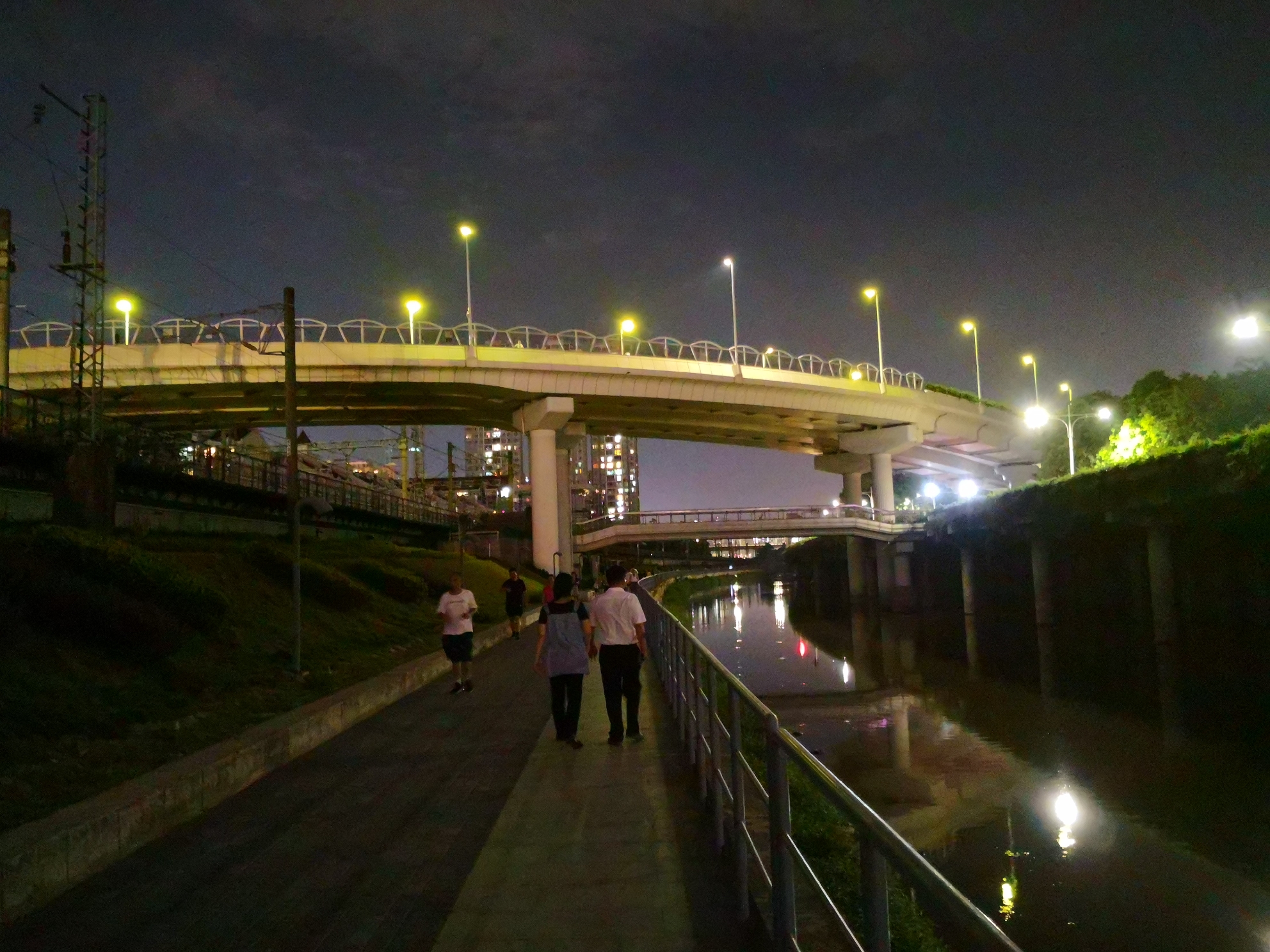 深圳布吉河两岸夜景