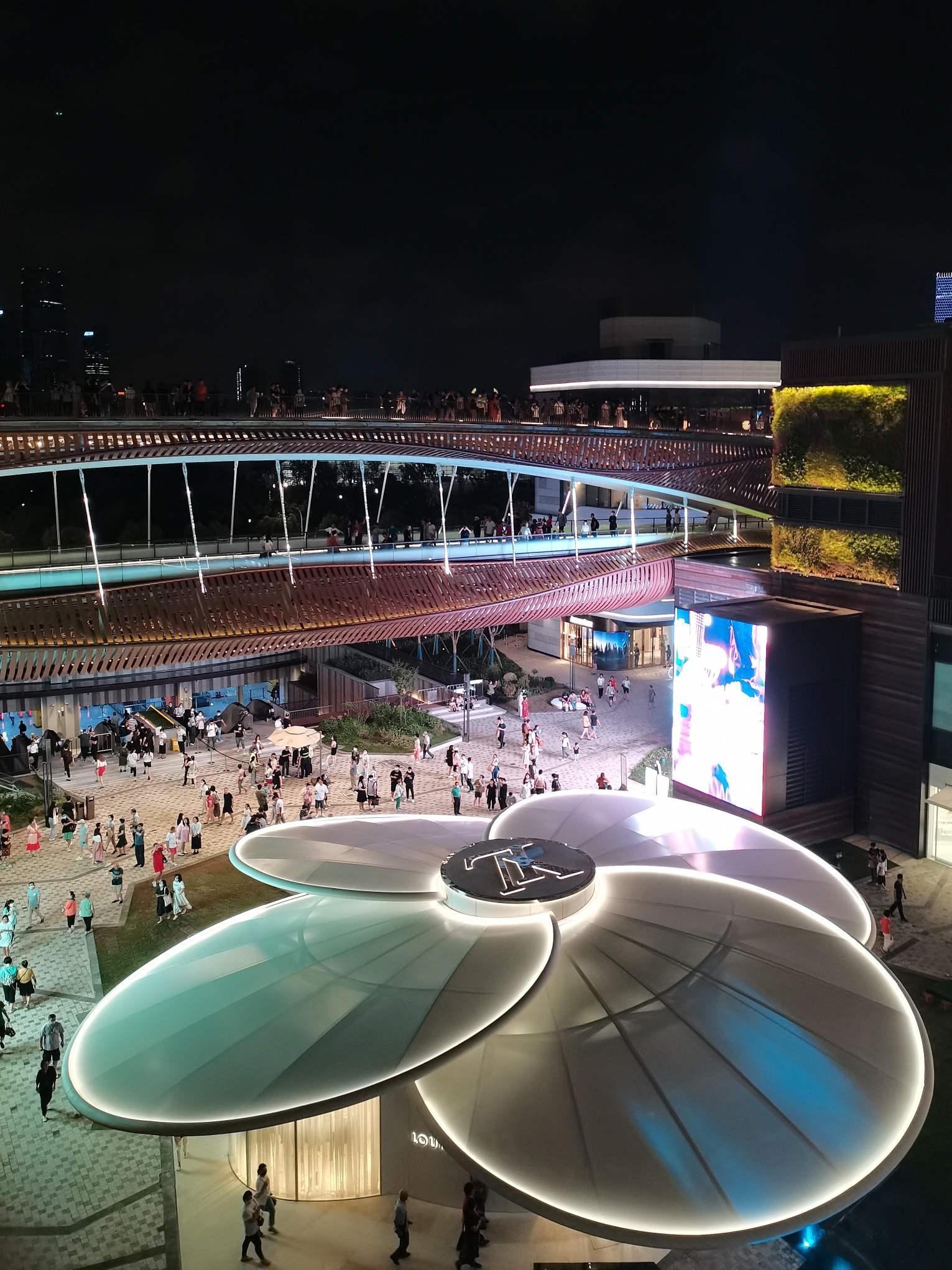 浦江前滩太古里广场夜景