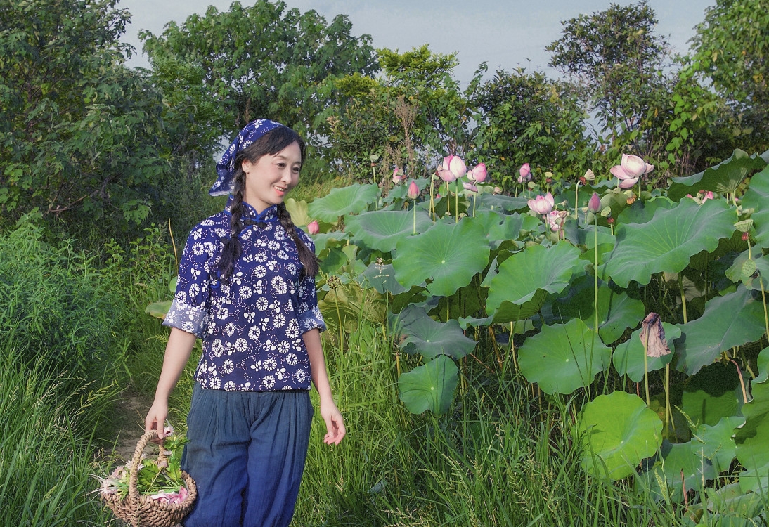 荷花荡里荷花娘