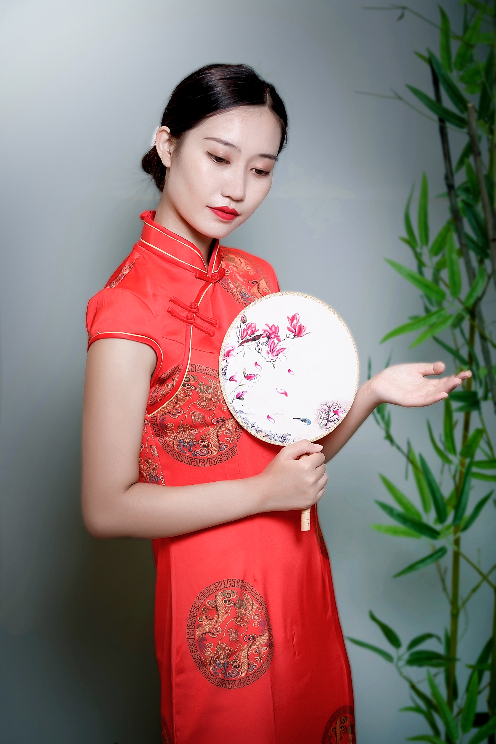 人间时节,旗袍人像 出镜:萌萌 指导:徐老师 摄影:千里马 时间:2021,9