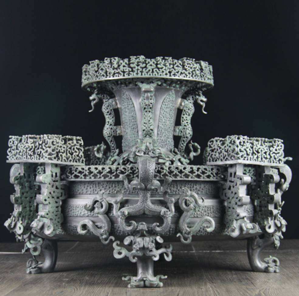 最精美的青铜器件,1978年在湖北随州市擂鼓墩曾侯乙墓中出土,是中国