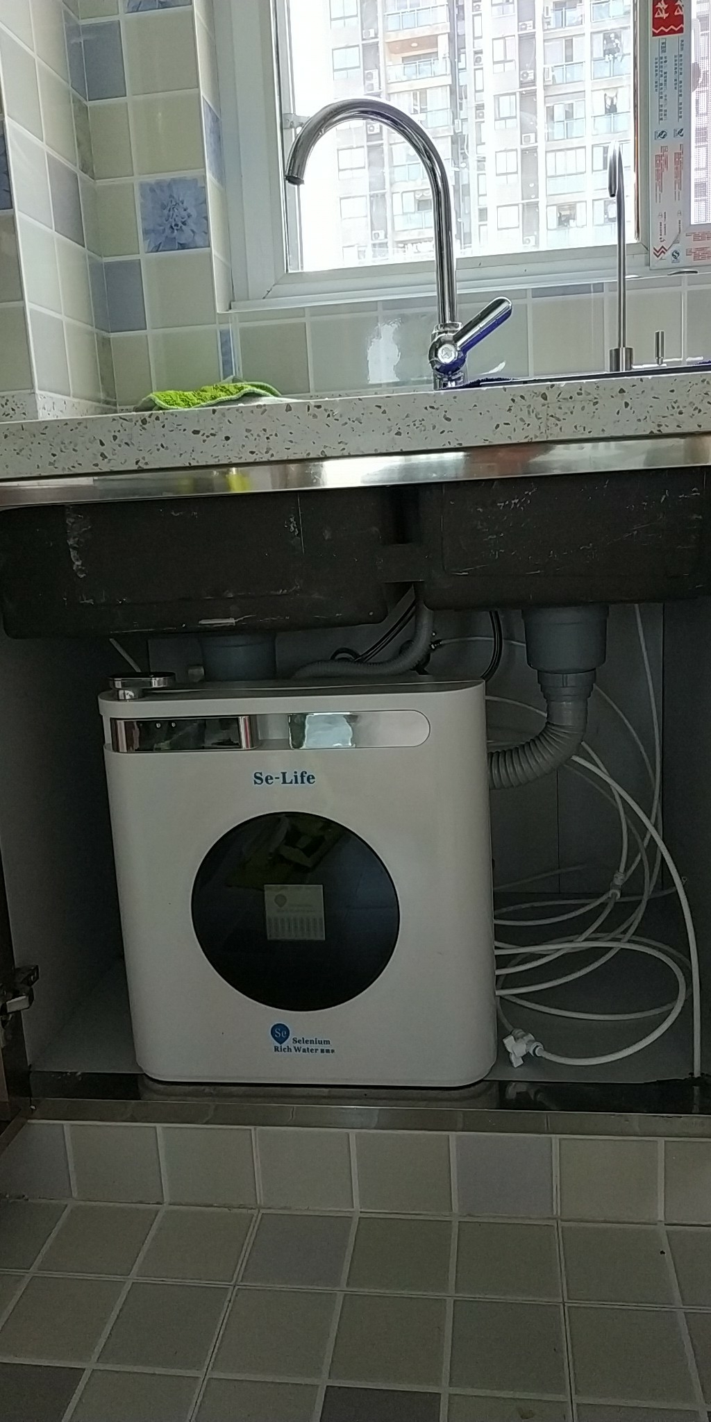 中大富硒水机智能管线饮水机