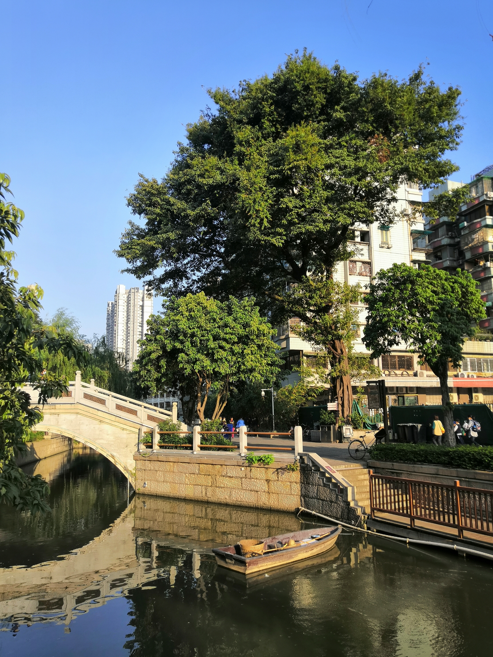 荔枝湾,荔枝涌,全名荔枝湾涌,是位于广州市荔湾区的一处著名景区.