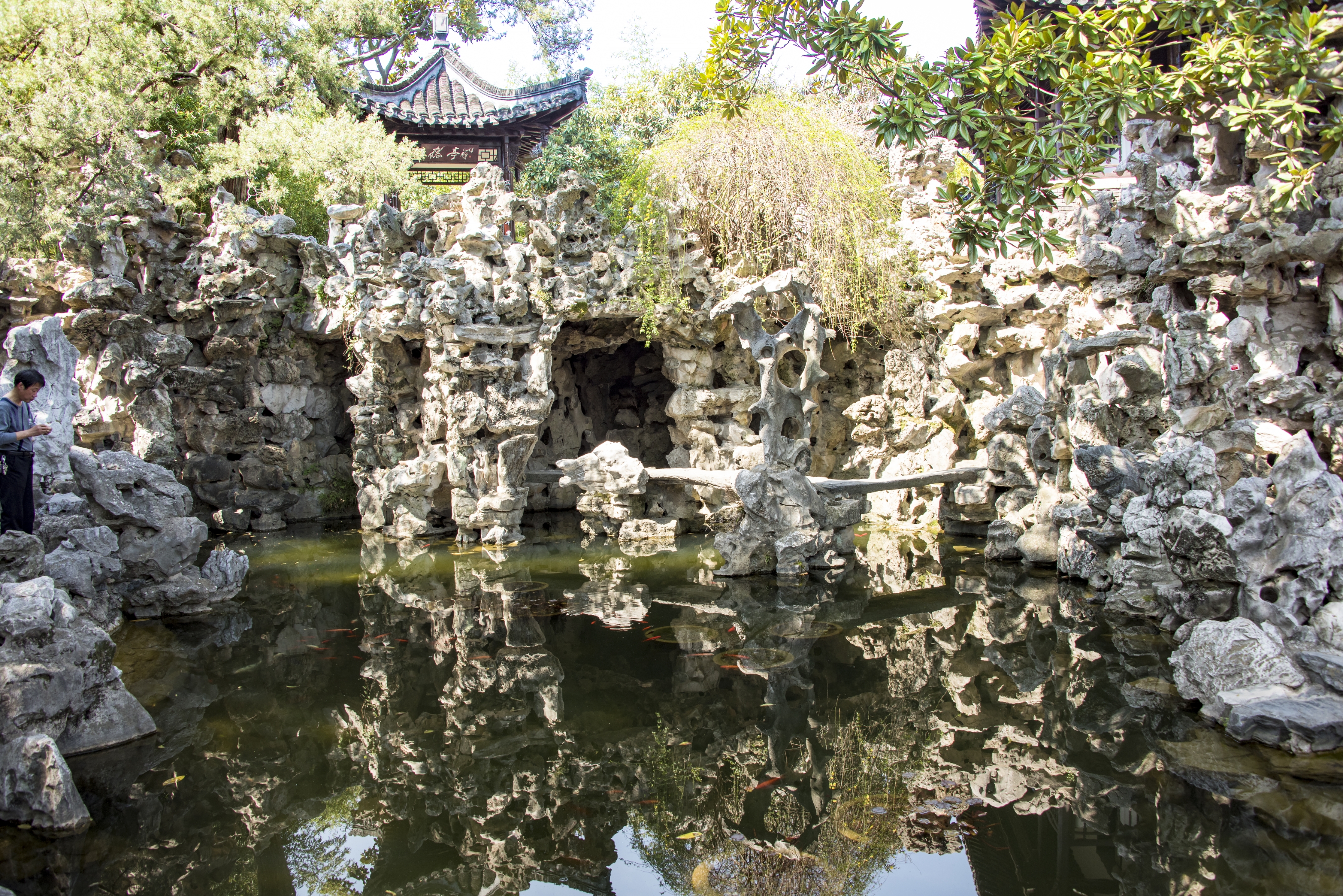 个园,这座清代扬州盐商宅邸私家园林,以遍植青竹而名,以春夏秋冬