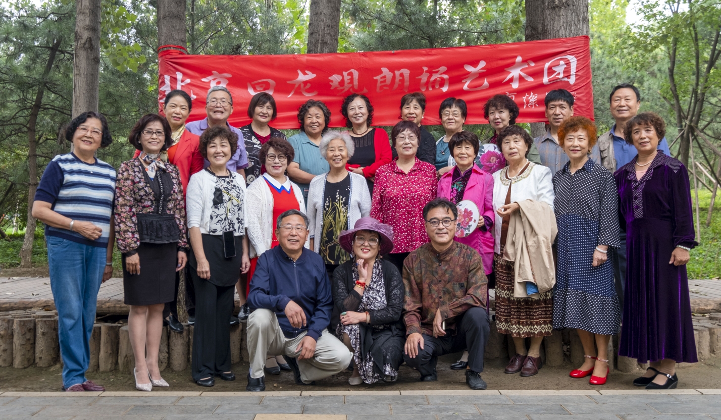 由安玉静 凌云 高明芝 耿玉华 张秀芬等老师朗诵了与中秋相关的