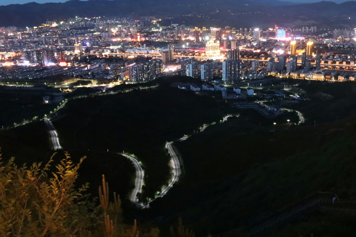 夕阳下的八角台